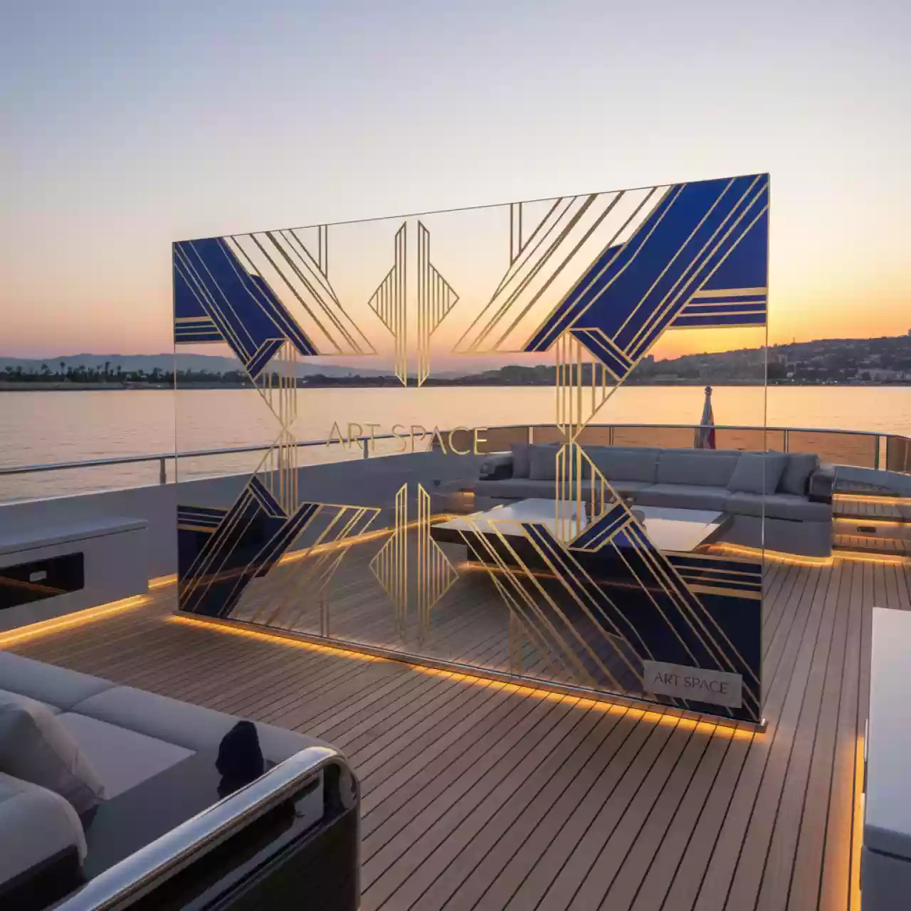 Аренда Панель сенсорная прозрачная Lumien LTT7700IR 77 дюймов на VIP-яхте (Имеретинский порт) — ART SPACE