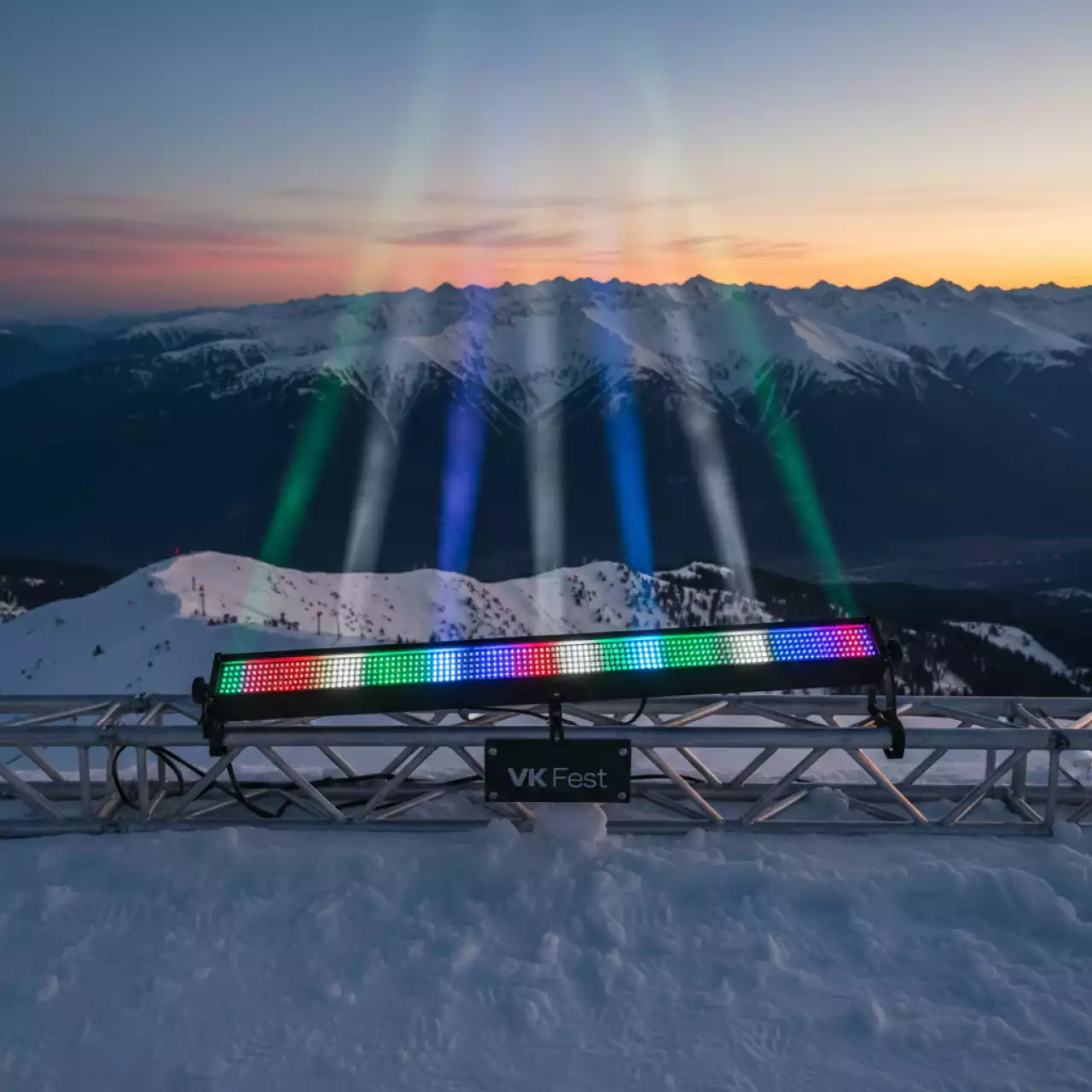 Аренда Панель светодиодная Anlight ANLT2410A 18х10 RGBW Pixel Control LED Bar на площадке Rosa Peak (2320м) — ART SPACE