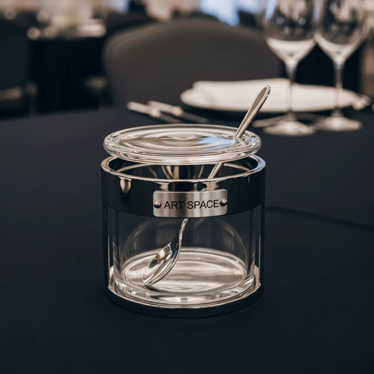 Аренда Пармезанница стеклянная с металлической подставкой и ложкой ProHotel 200 мл в Stella di Mosca — ART SPACE