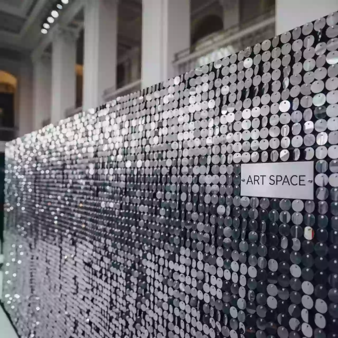 Аренда Пайетки серебро в МФК «Горный» — ART SPACE