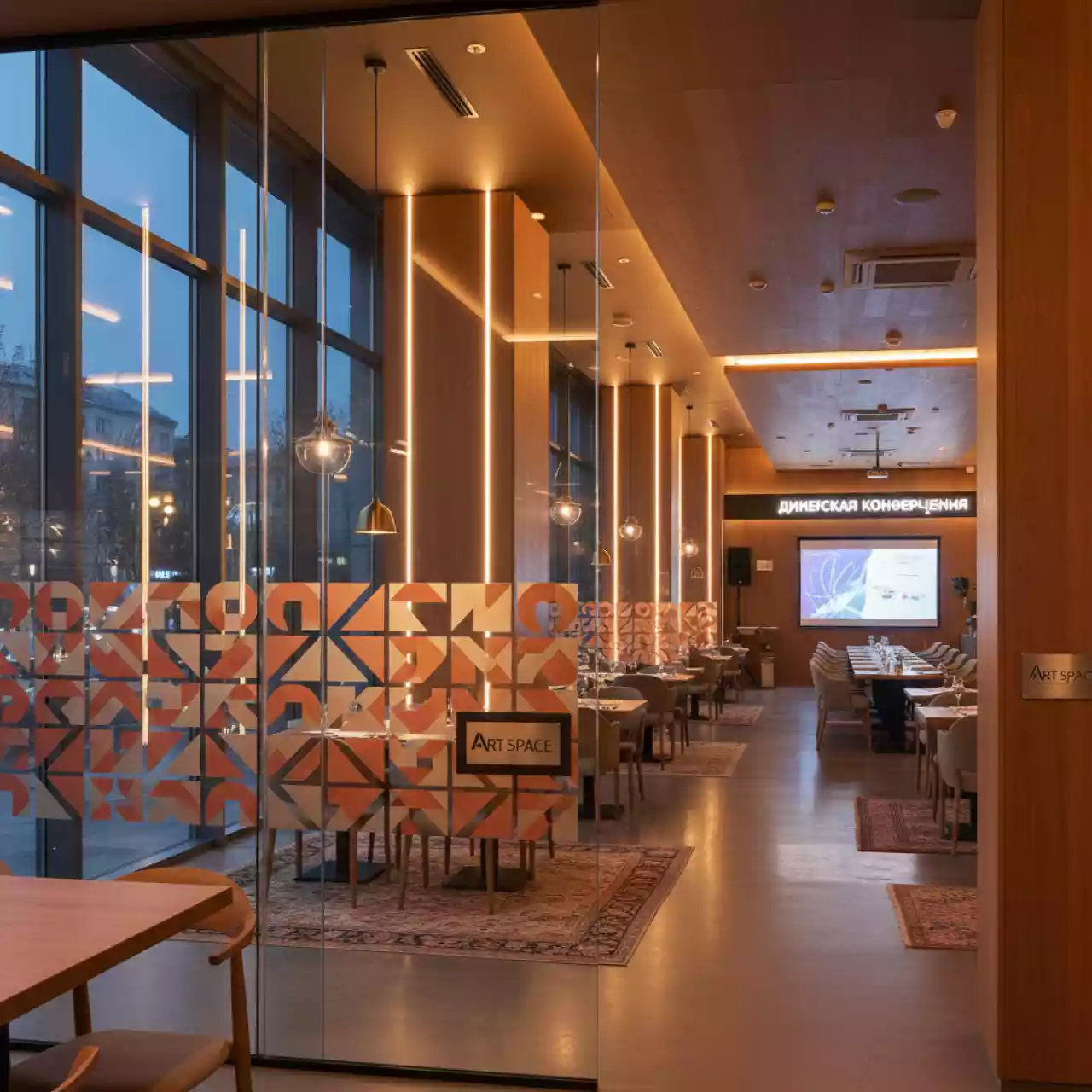 Аренда Печать на самоклейке в ресторане «Магеллан» — ART SPACE