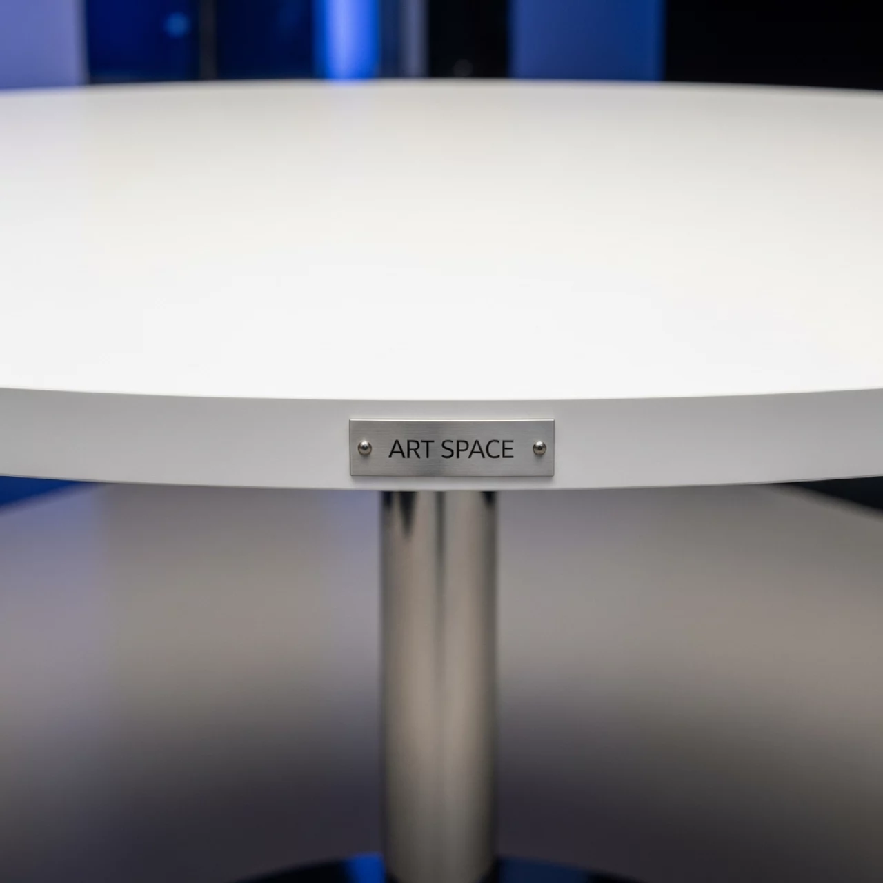 Аренда Переговорный стол круглый белый 120 см в Керлинговом центре «Ледяной куб» — ART SPACE