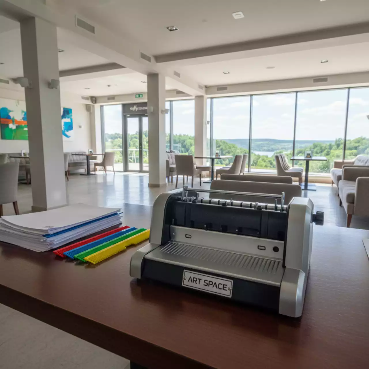 Аренда Переплетчик на пластиковую пружину Rayson SD 2501A21 в ресторане «Магеллан» — ART SPACE