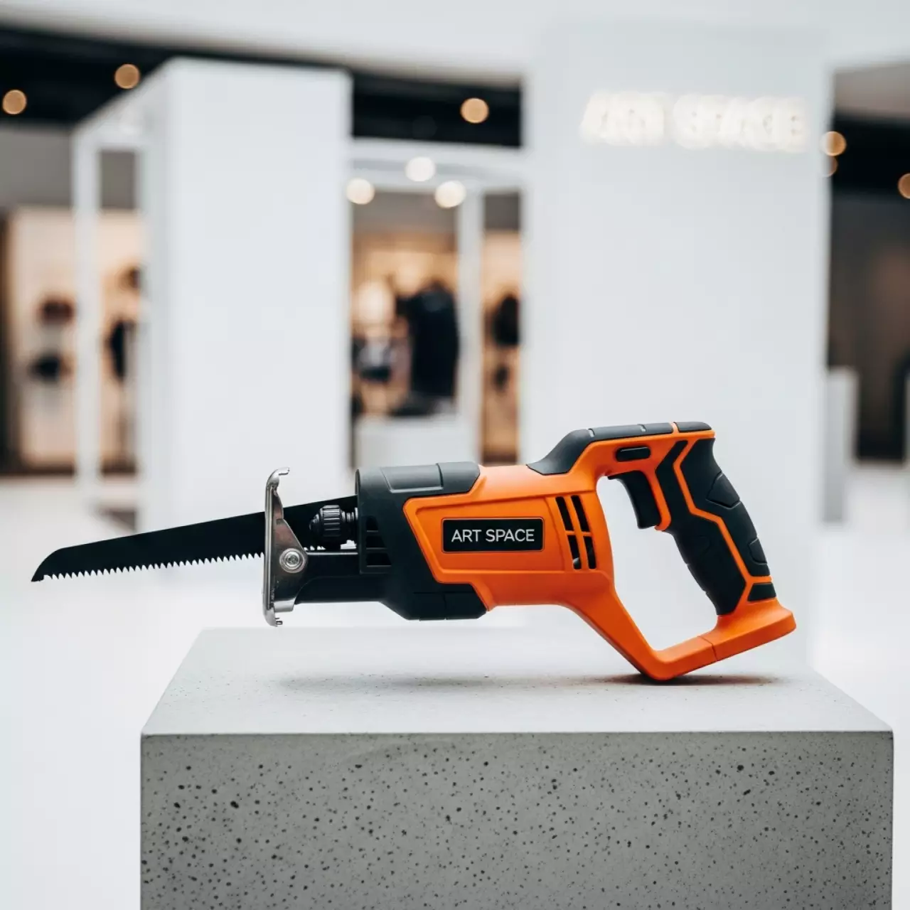 Аренда Пила сабельная PIT PSA1200C1 в Mövenpick Hotel — ART SPACE