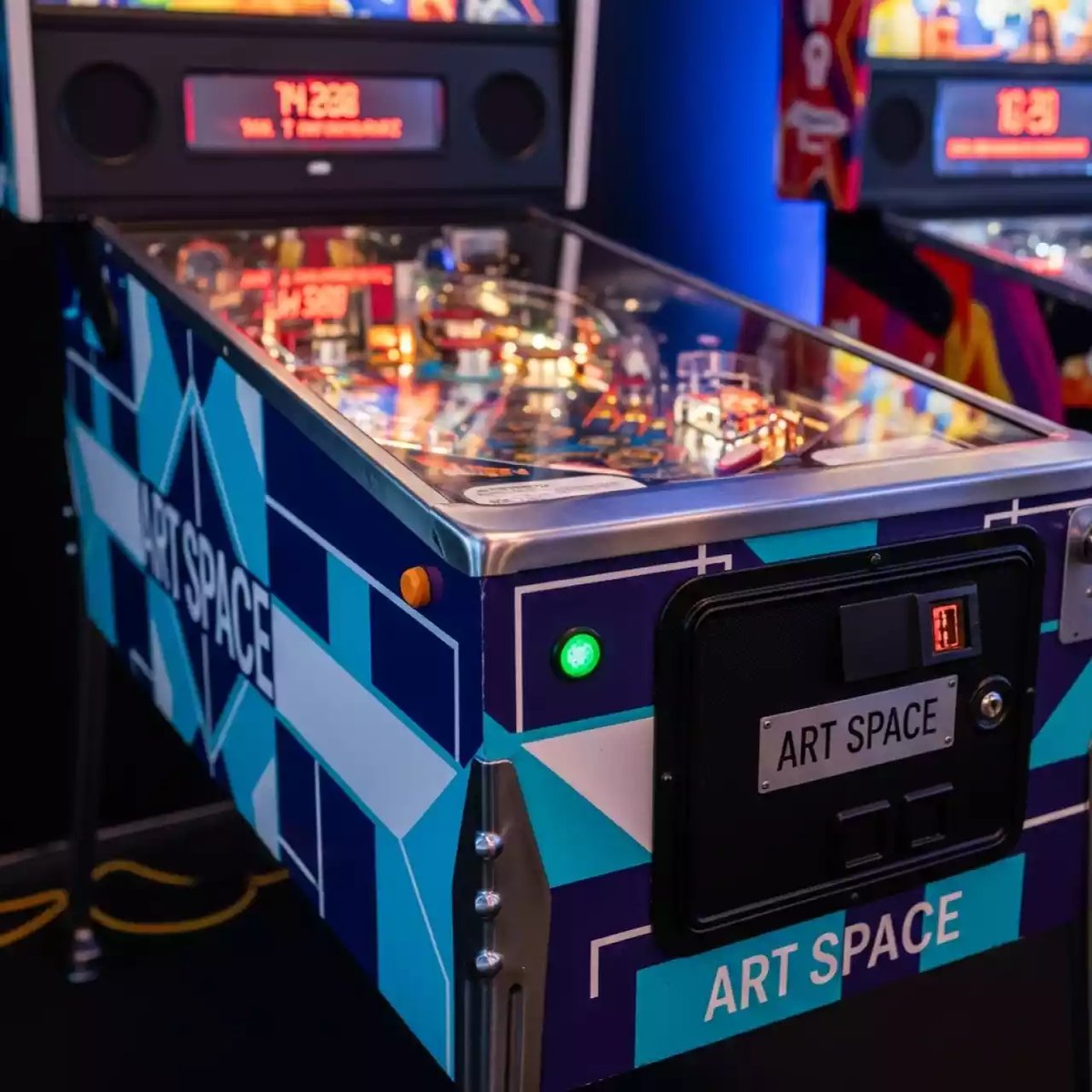 Аренда Пинбол винтажный в Panorama by Mercure — ART SPACE