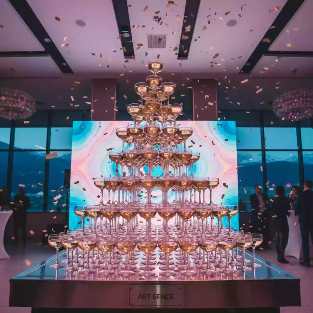 Аренда Пирамида из шампанского 364 бокала 12 ярусов в комплексе «Дагомыс» — ART SPACE