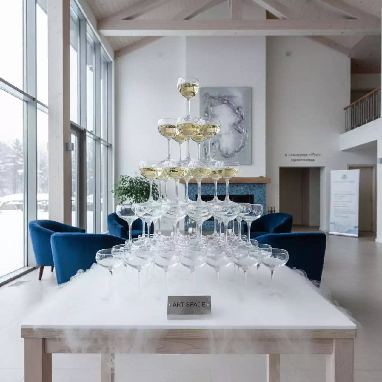 Аренда Пирамида из шампанского 56 бокалов 6 ярусов в санатории «Русь» — ART SPACE