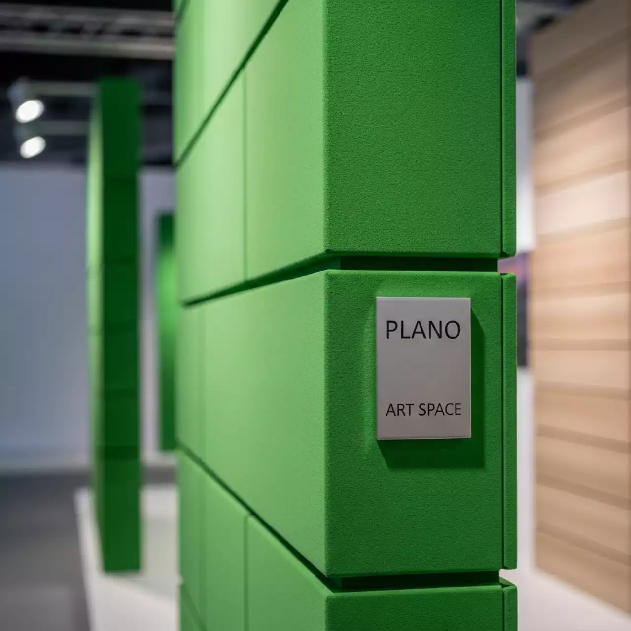 Аренда Плано зелёный KITRO в Red Arena — ART SPACE