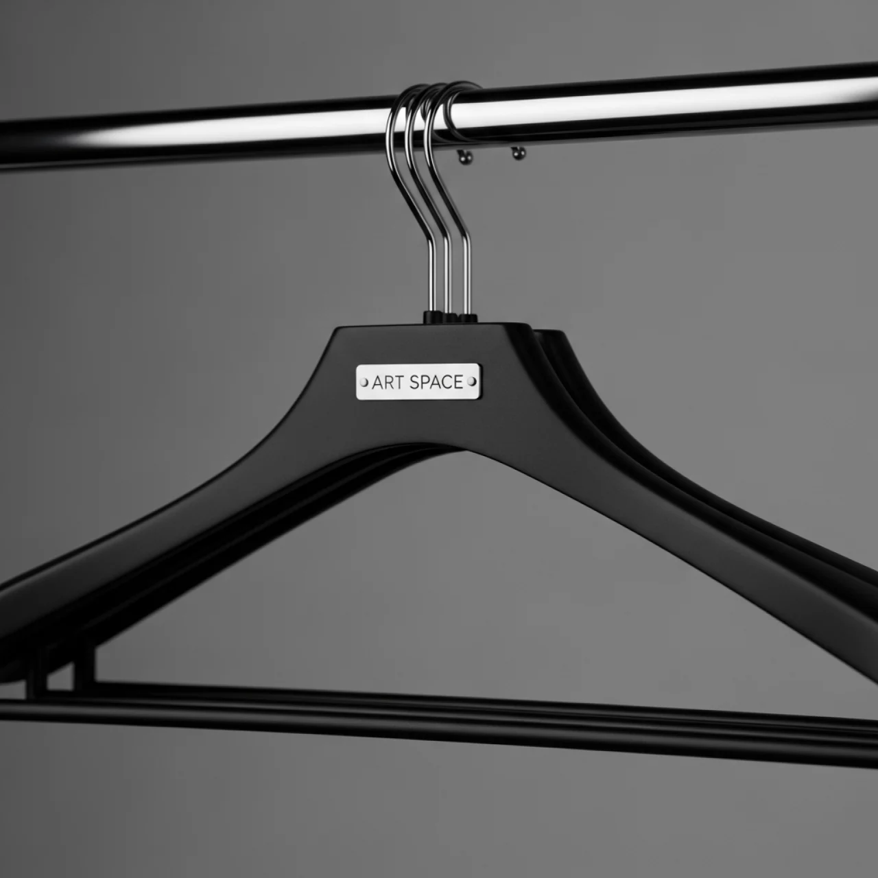 Аренда Плечики Alice Black отель Hyatt Regency Sochi — ART SPACE