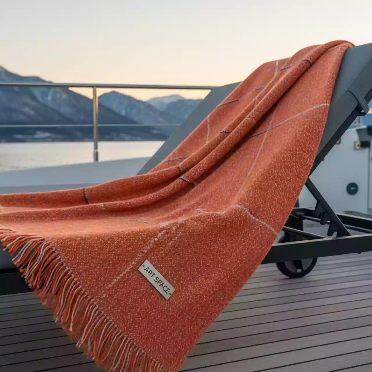 Аренда Плед Field оранжевый на VIP-яхте (Имеретинский порт) — ART SPACE