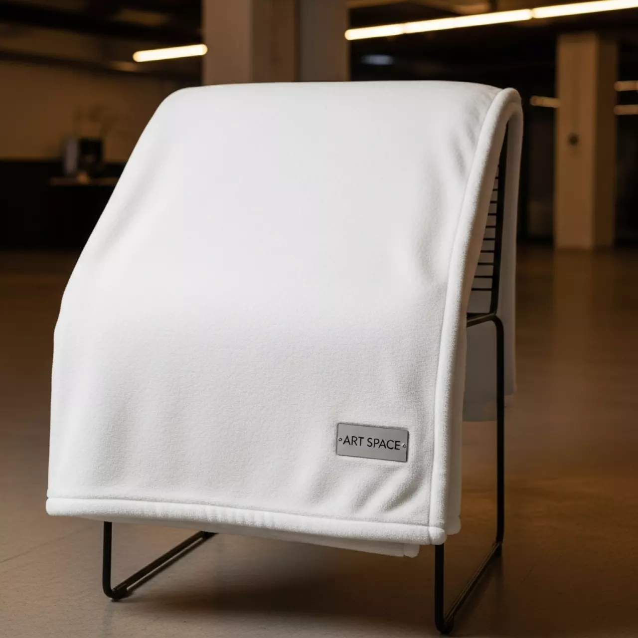 Аренда Плед флисовый белый 130х170 см в Cosmos Sochi Hotel — ART SPACE