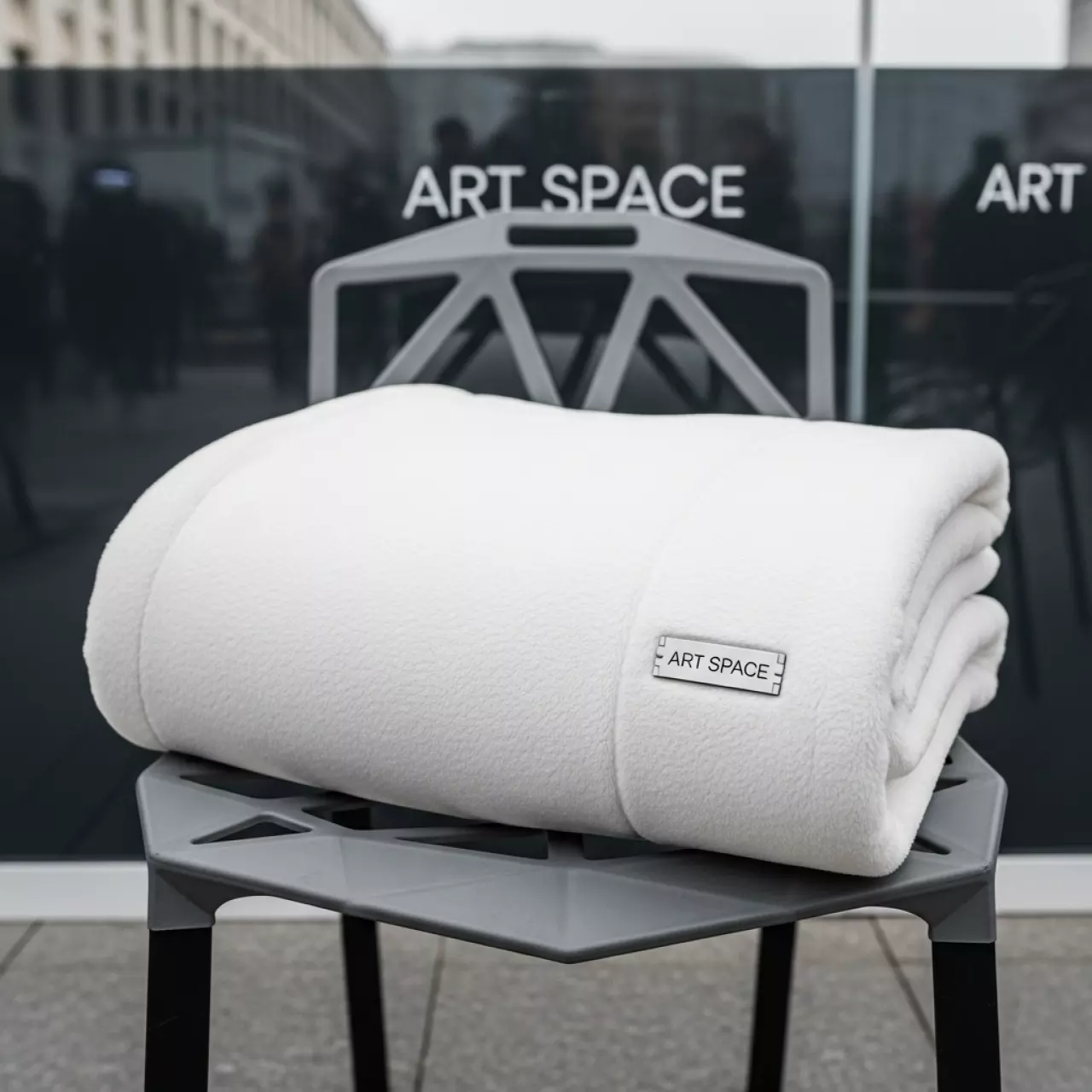 Аренда Плед флисовый Warm&Peace белый на Медальной площади — ART SPACE