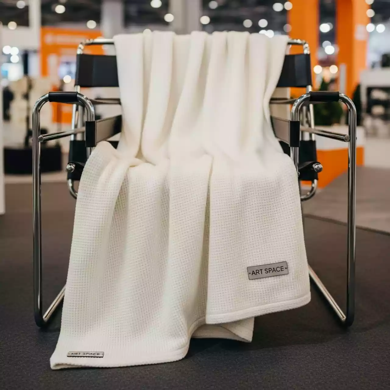 Аренда Пледа Белый на арене «Фишт» — ART SPACE