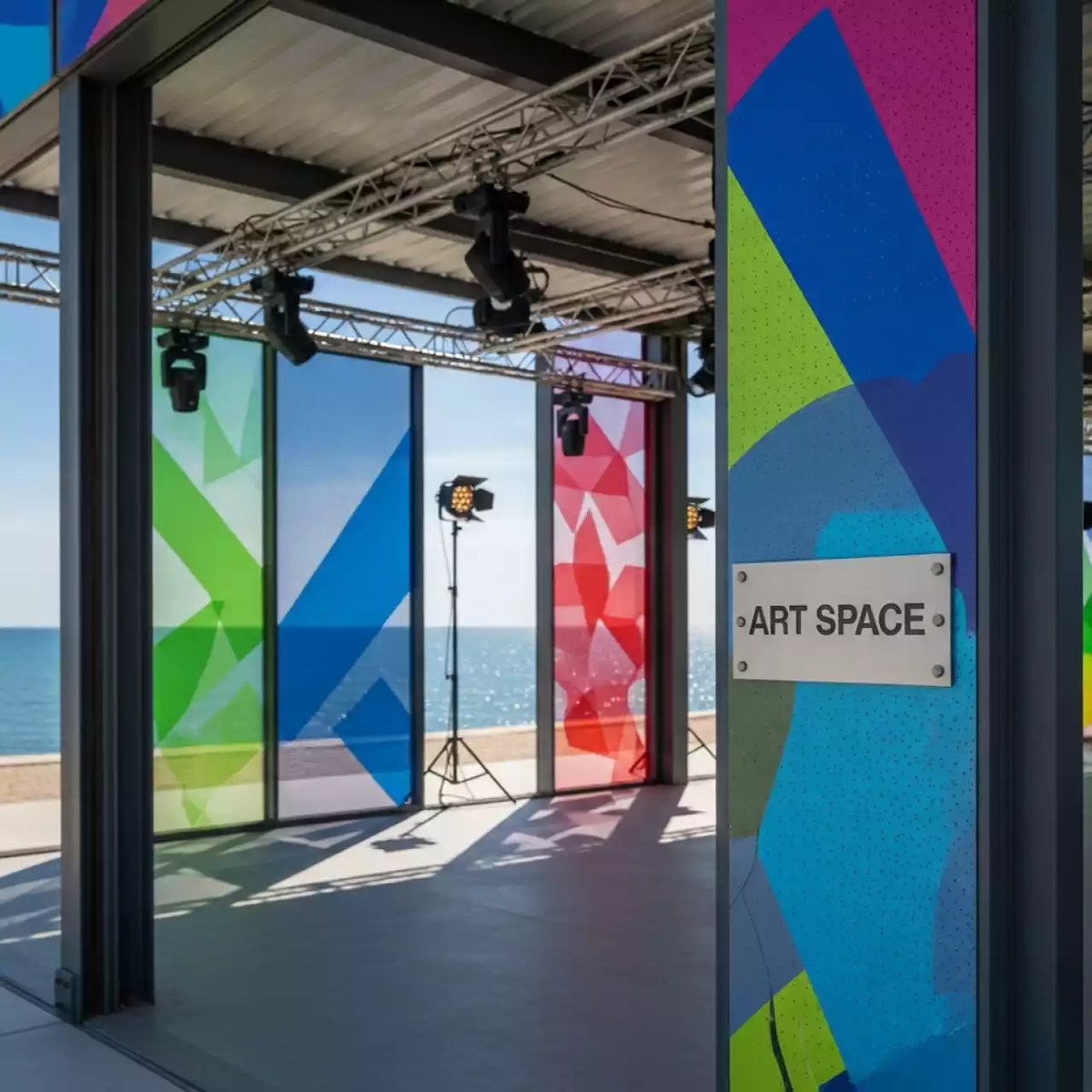 Аренда Пленка перфорированная самоклеящаяся наружная Oce IJM604 PerfWindFlm CLSV 200 мкм 1370х50 м 7850B001 на пляже «Ривьера» — ART SPACE