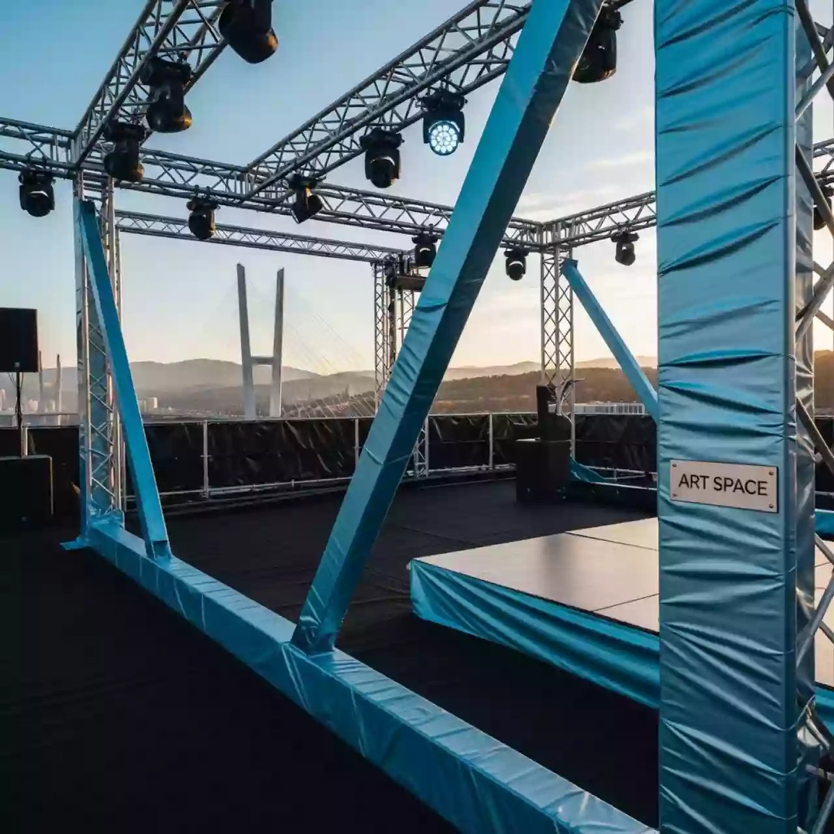 Аренда Пленка плоттерная автомобильная Oracal 970 555 52х50 м в Skypark Sochi — ART SPACE