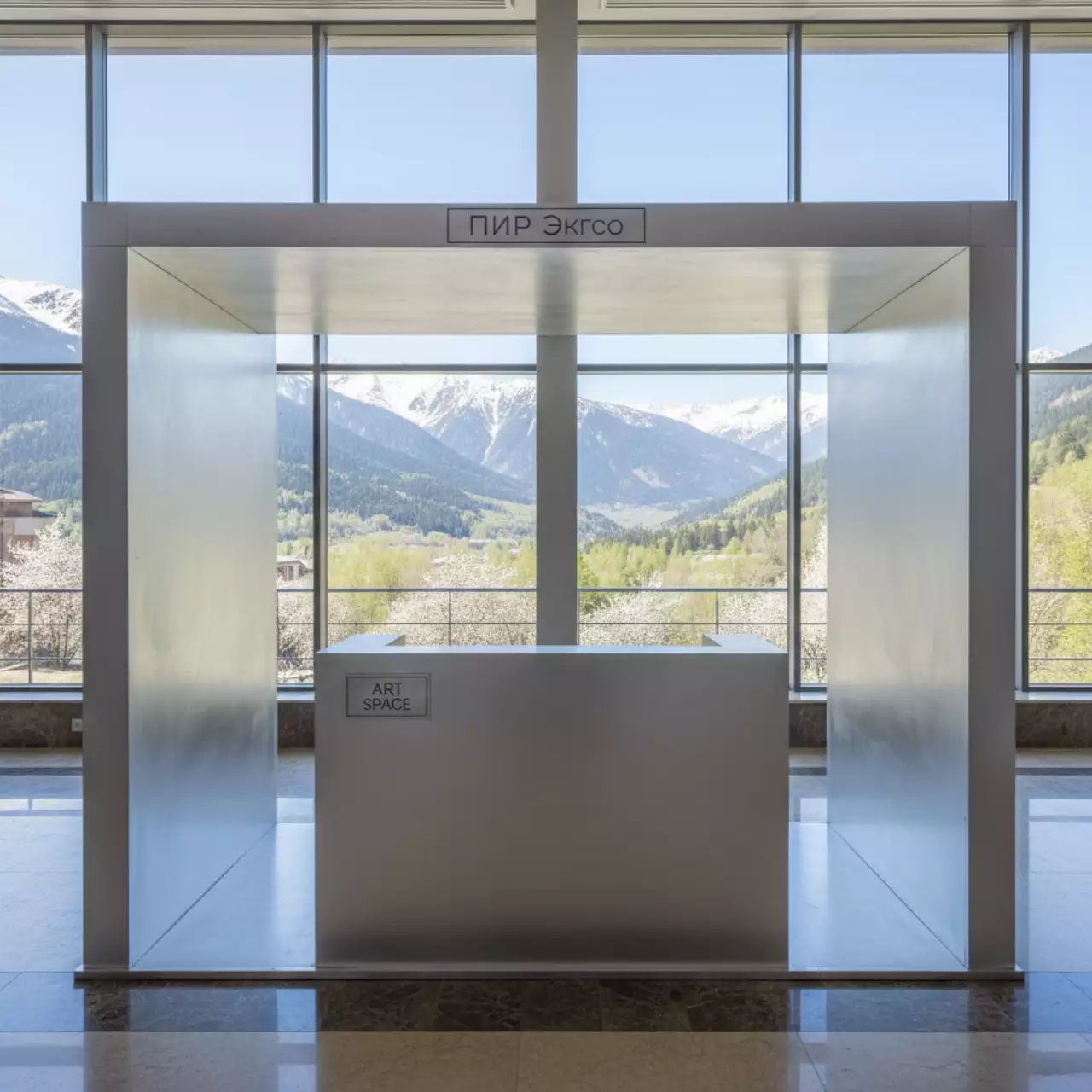 Аренда Пленка самоклеящаяся Foletti F090 M серебряная матовая 1,26х50 в Поляна 1389 Отель и Спа — ART SPACE