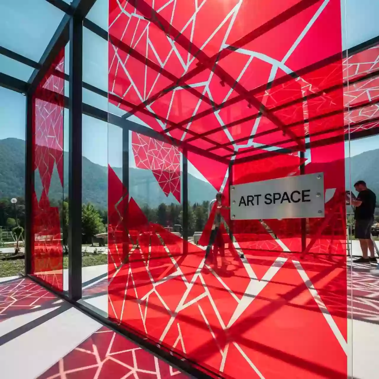 Аренда Пленка витражная плоттерная Oracal 8300 F032 Light Red 1,00х50 м в Поляна 1389 Отель и Спа — ART SPACE