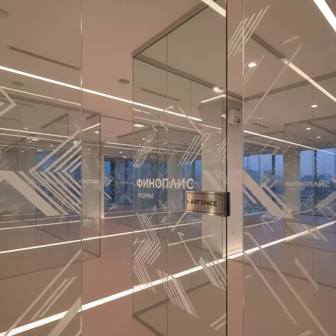 Аренда Пленки плоттерные транслюцентные витражные и декоративные в банкетном зале «Дельфин» — ART SPACE