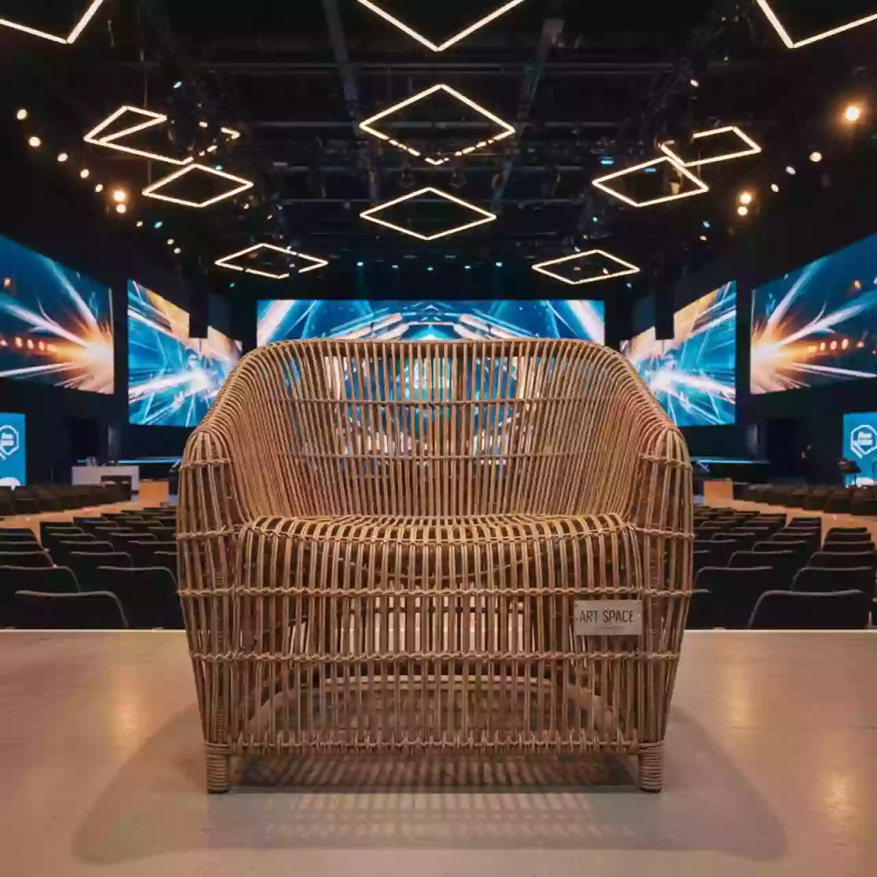 Аренда Плетеное кресло Равенна из искусственного ротанга гиацинт соломенное в Red Arena — ART SPACE