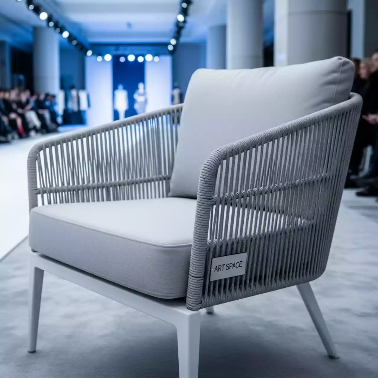 Аренда Плетеное кресло Roma с подушкой белый светло серый в отеле «Звездный» — ART SPACE
