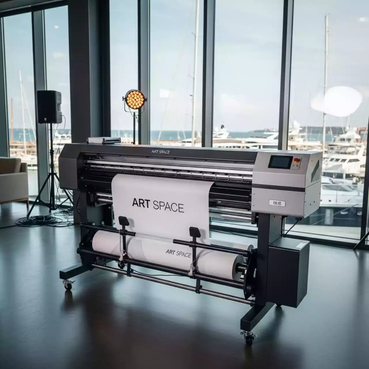 Аренда Плоттер пьезоэлектрический Oce ColorWave с 2 рулонами на парусной регате (Сочи) — ART SPACE