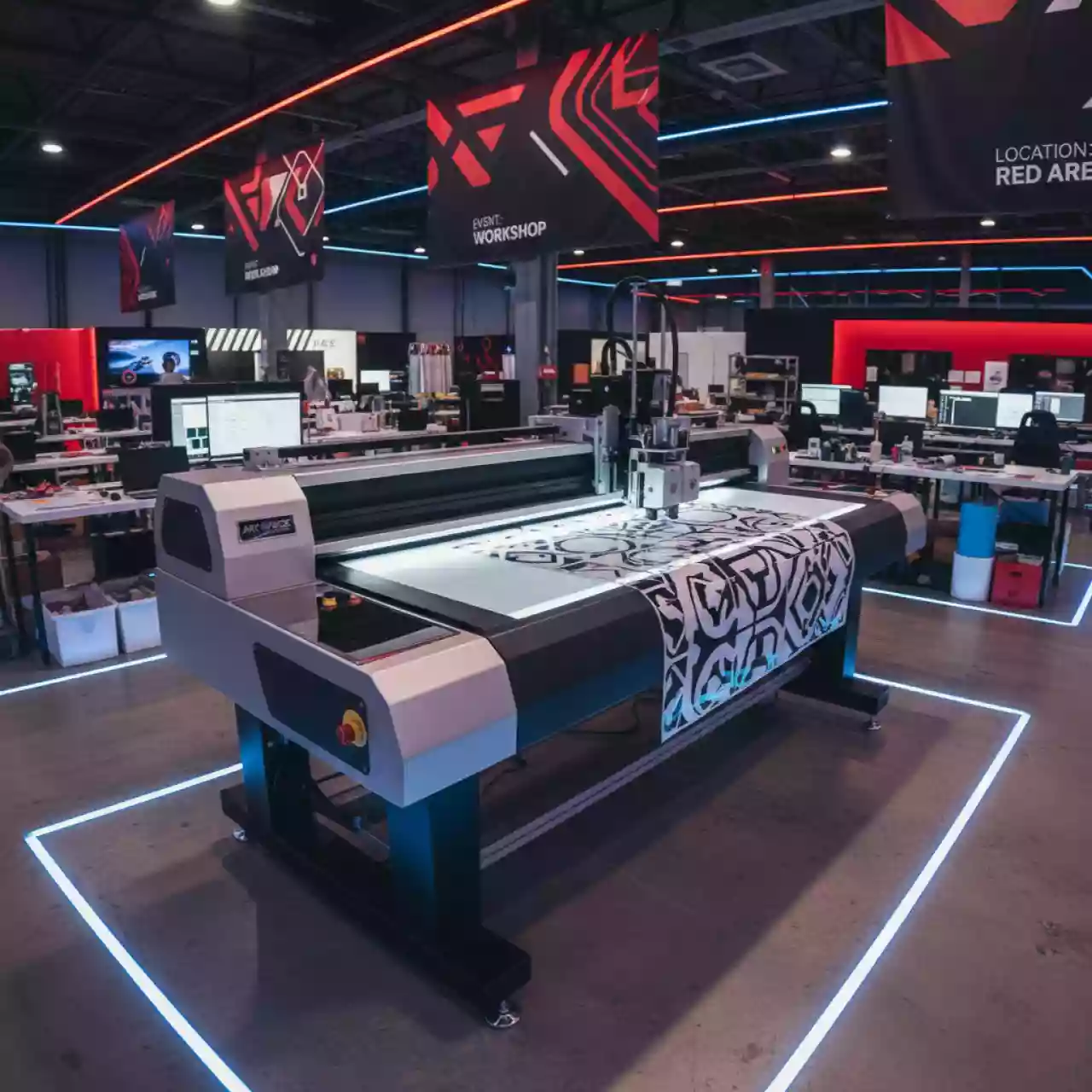 Аренда Плоттер режущий Vicsign VSQ330 в Red Arena — ART SPACE