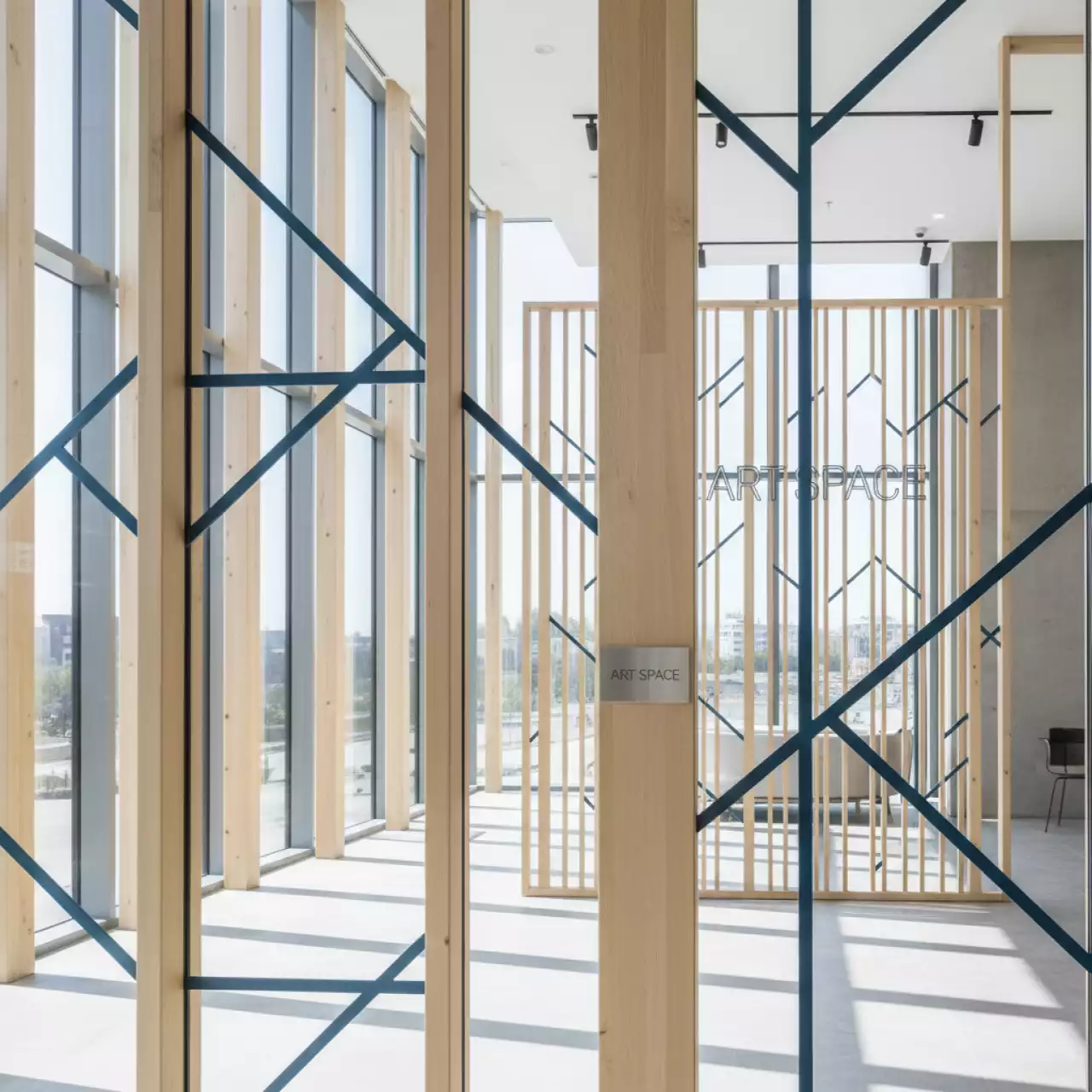 Аренда Плоттерная пленка Oracal 641 518 1х50 м в Mövenpick Hotel — ART SPACE