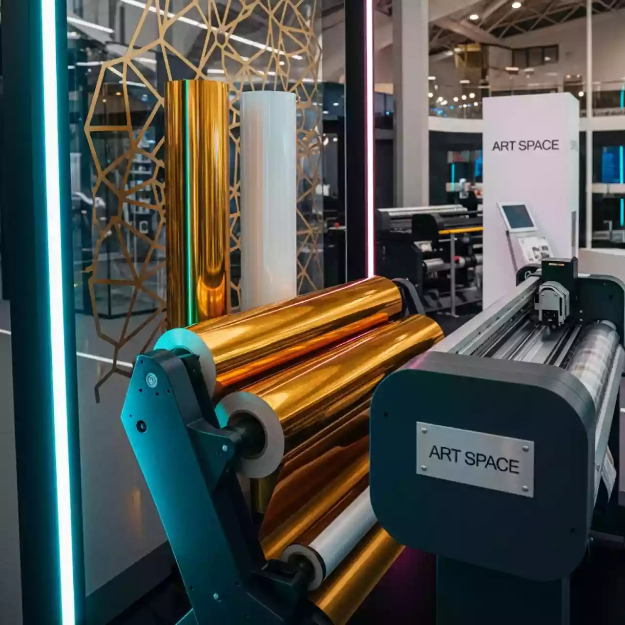 Аренда Плоттерная пленка Oracal 641 91M 1,26х50 м в Cosmos Sochi Hotel — ART SPACE