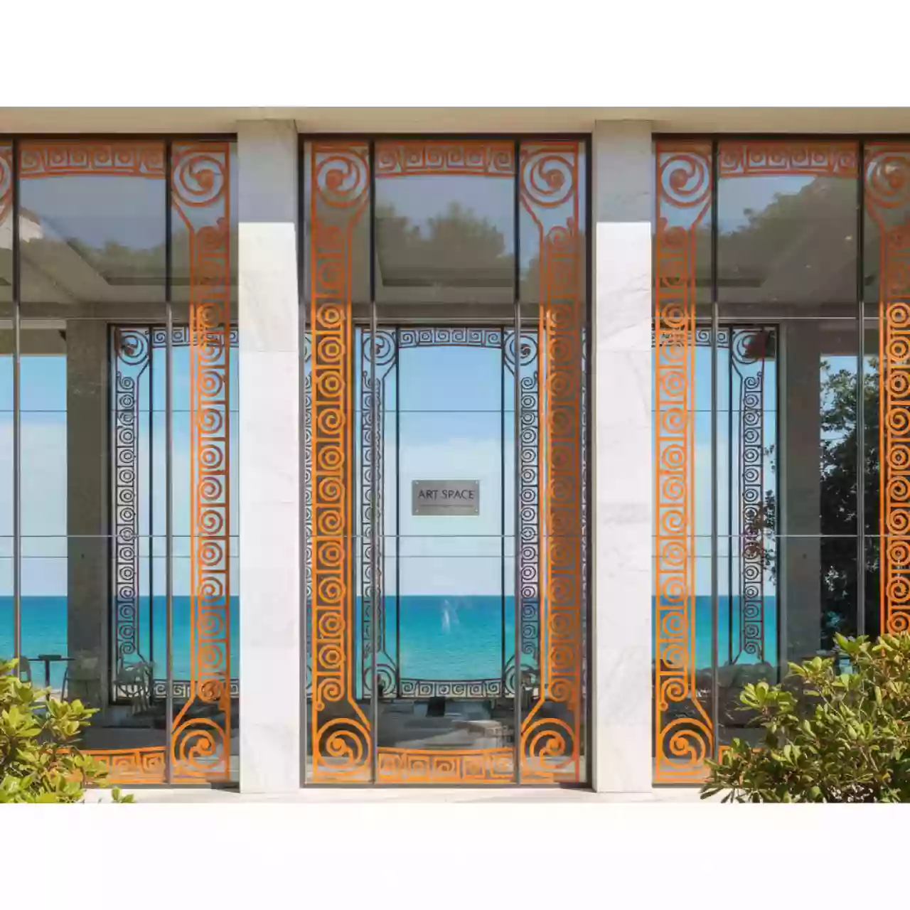 Аренда Плоттерная пленка Oracal 641 оранжевая на пляжных клубах Хосты — ART SPACE