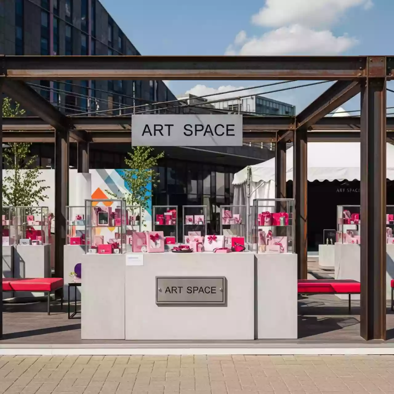 Аренда Подарки для женщин на Медальной площади — ART SPACE