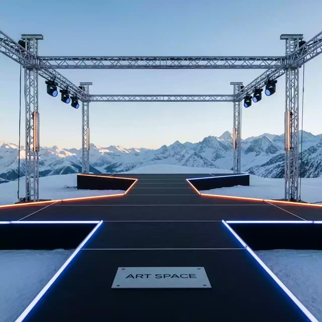 Аренда Подиум 12х10 для показов на площадке Rosa Peak (2320м) — ART SPACE