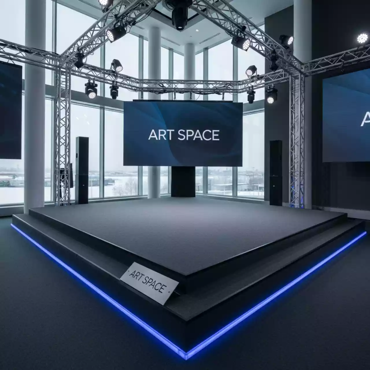 Аренда Подиум 12х10 метров в зале «Чайка» (Морпорт) — ART SPACE