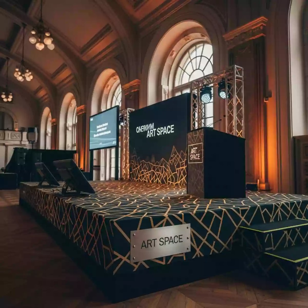 Аренда Подиум для мероприятий 8х6 м в зале «Чайка» (Морпорт) — ART SPACE