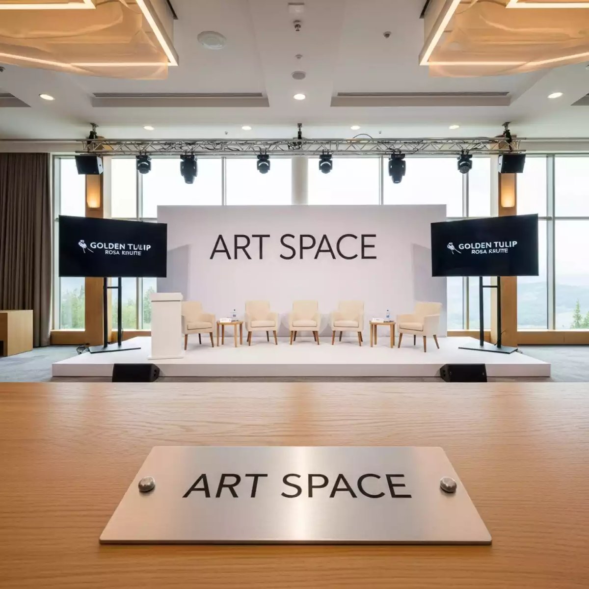 Аренда Подиум для показа мод 10х4 в Golden Tulip Rosa Khutor — ART SPACE