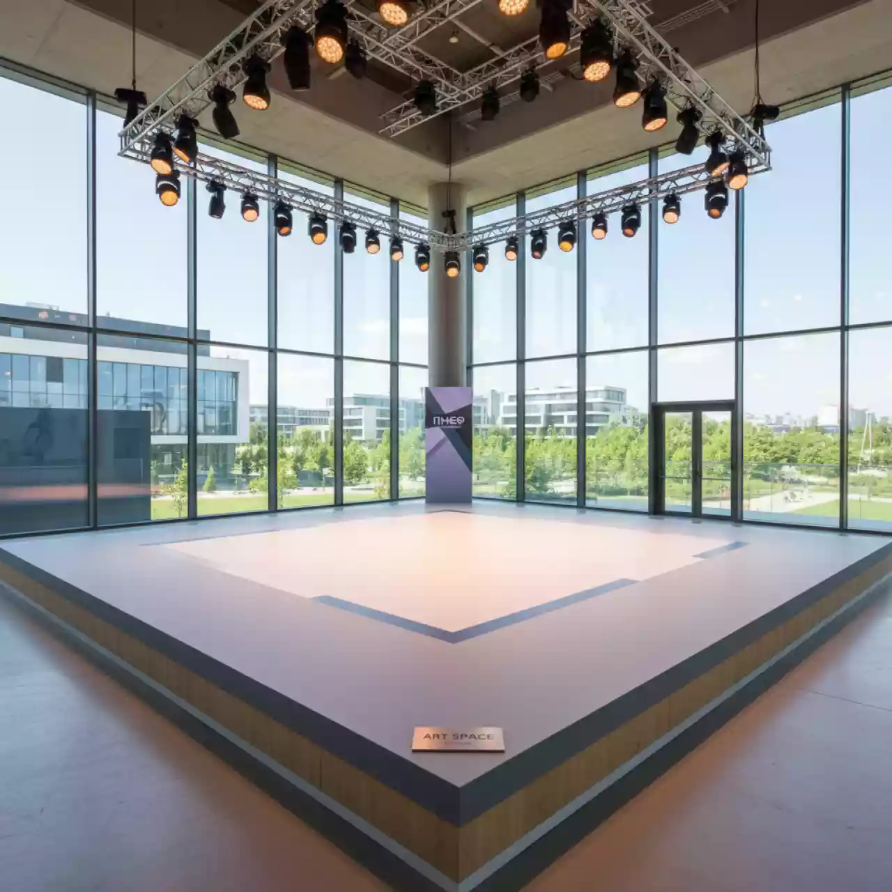 Аренда Подиум для показов 12х10 м в Gamma Sirius — ART SPACE