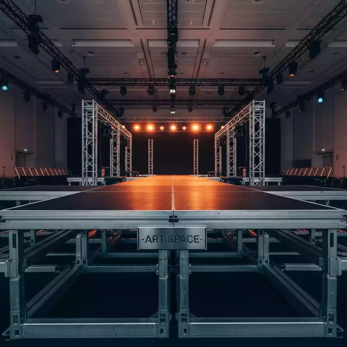 Аренда Подиум для показов для концерта в Radisson Blu Resort & Congress Centre — ART SPACE