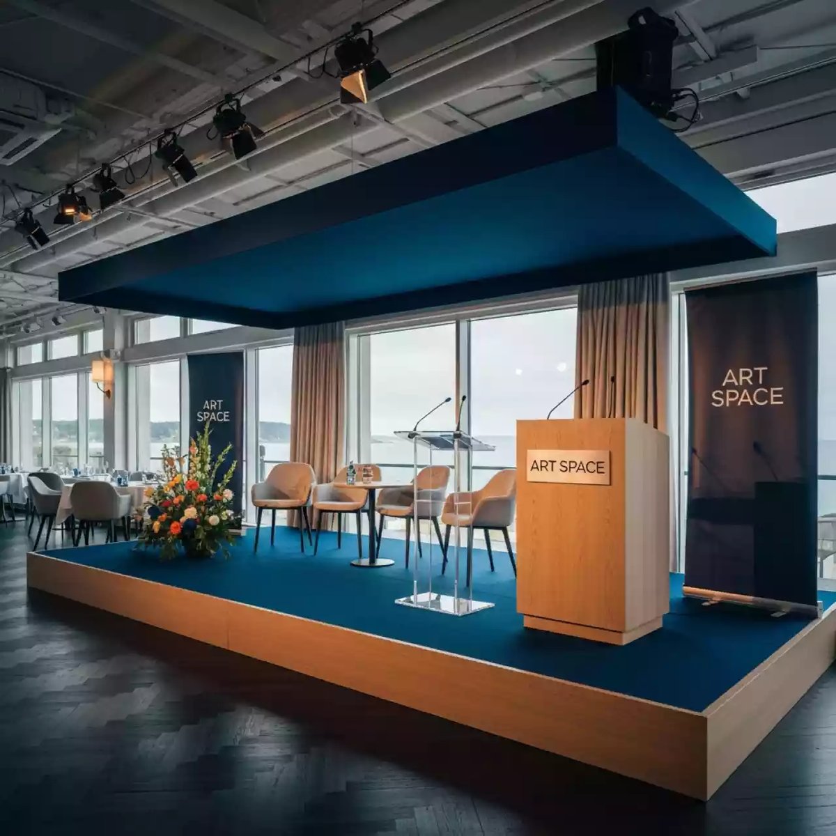 Аренда Подиум сценический 12х10 м в ресторане «Паруса» — ART SPACE