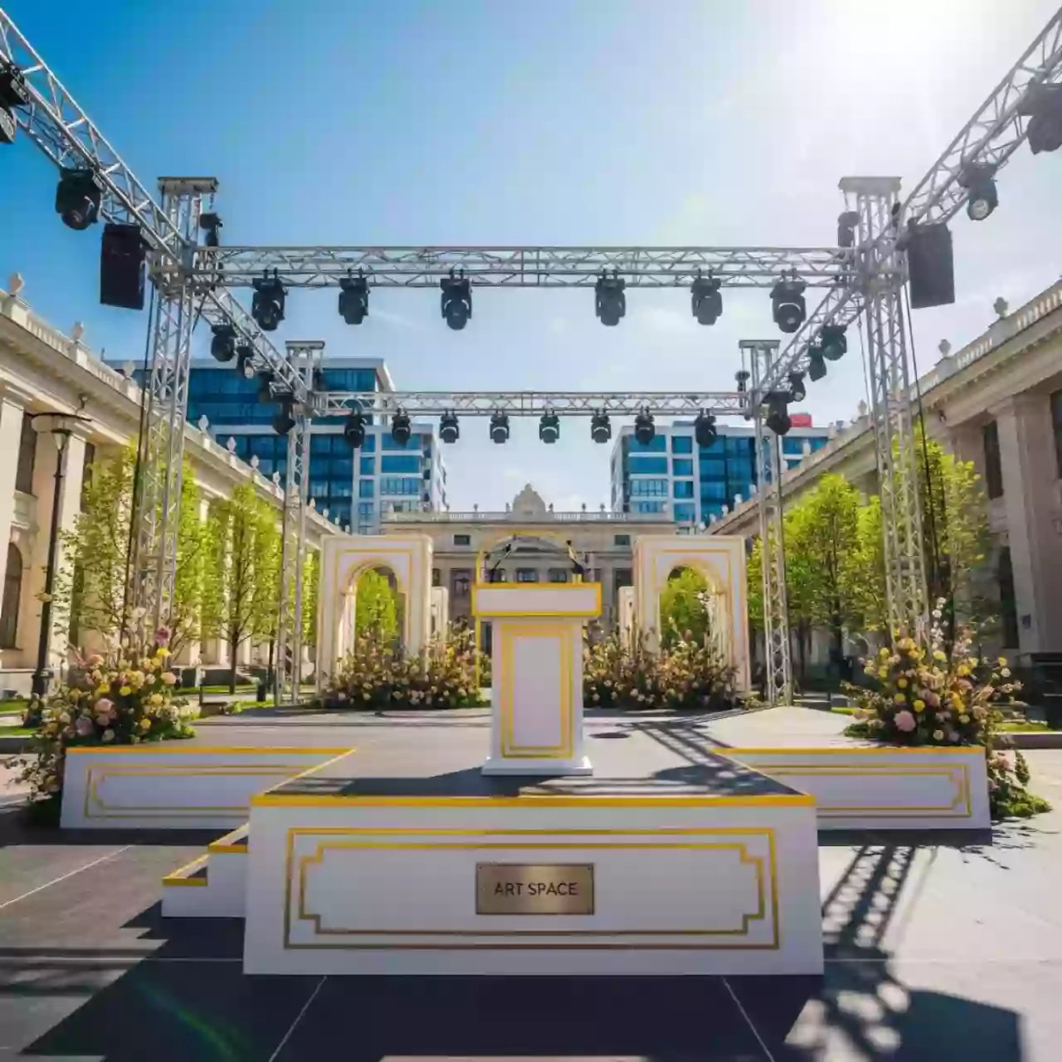 Аренда Подиумы и сцены мобильные уличные в Университете «Сириус» — ART SPACE