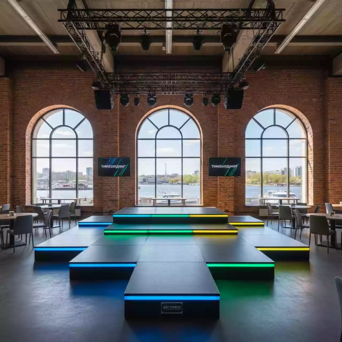 Аренда Подиумы многоярусные в ресторане «Паруса» — ART SPACE