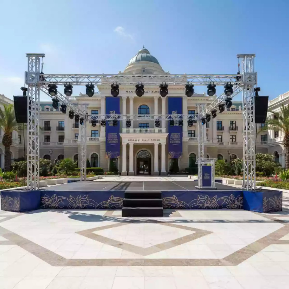 Аренда Подиумы мобильные и уличные сцены в Grand Karat Sochi — ART SPACE