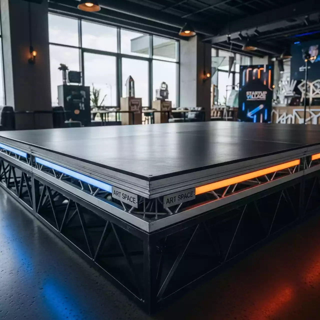 Аренда Подиумы в ресторане «Магадан» — ART SPACE