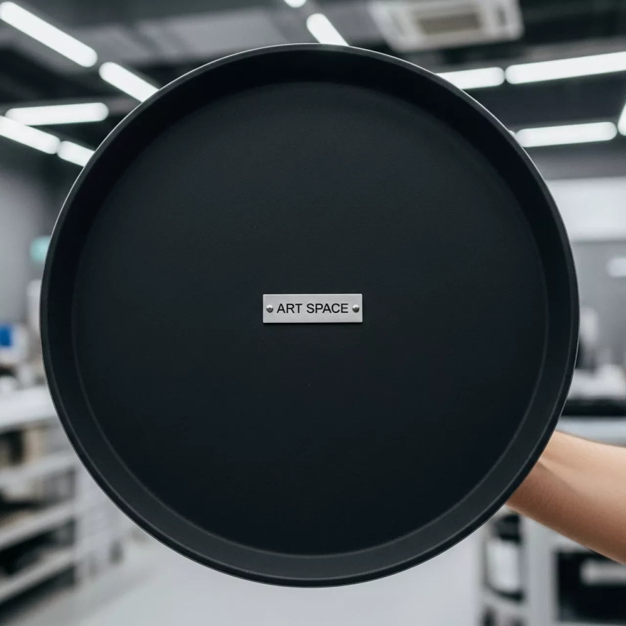 Аренда Поднос для официанта диаметр 40 см прорезиненный в Pullman Sochi Centre — ART SPACE