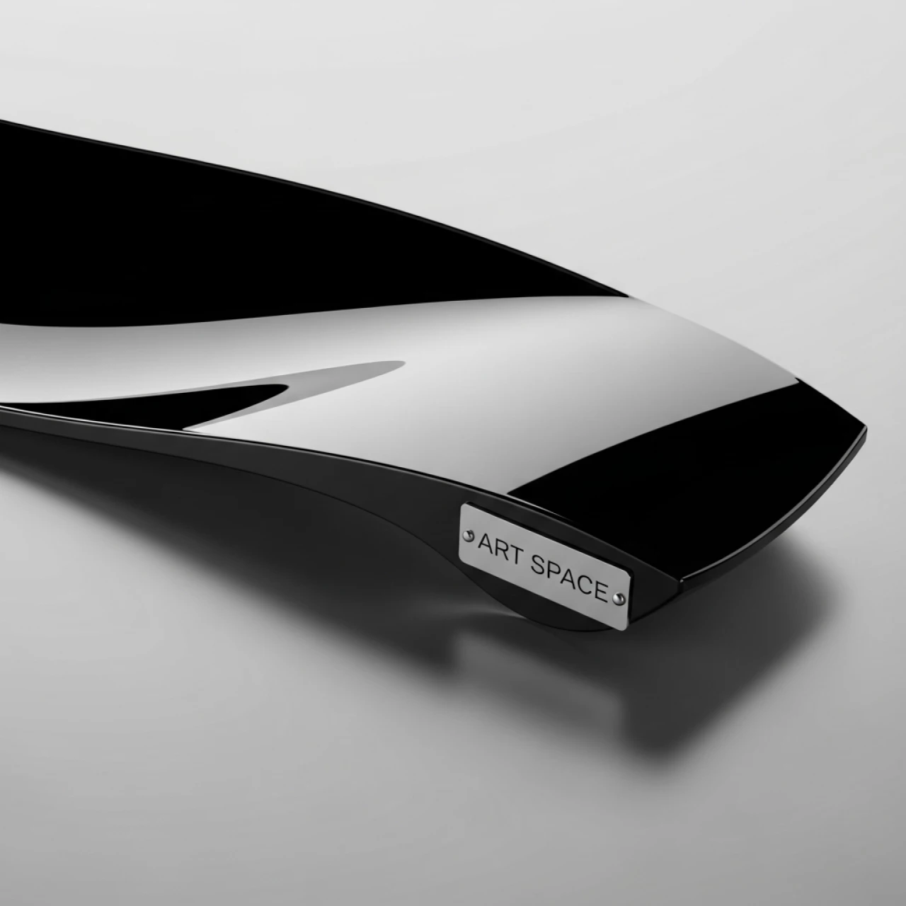 Аренда Поднос изогнутый Zeiher из черного стекла 37,5х62 см на VIP-яхте (Имеретинский порт) — ART SPACE