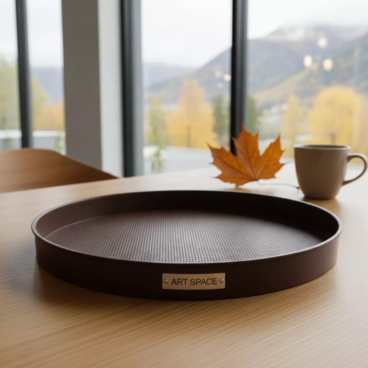 Аренда Поднос круглый пластиковый коричневый диаметр 35 см в ледовом дворце «Роза Хутор» — ART SPACE