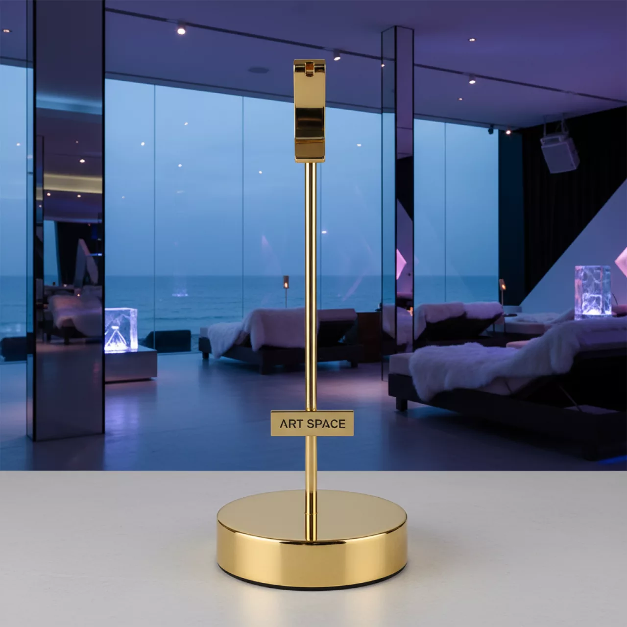 Аренда Подставка для номера золотая в пляжном клубе Del Mar — ART SPACE
