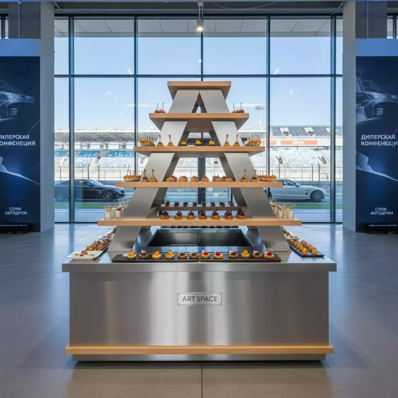Аренда Подставка фуршетная этажерка пирамида Zieher M 8 уровней на Сочи Автодроме — ART SPACE
