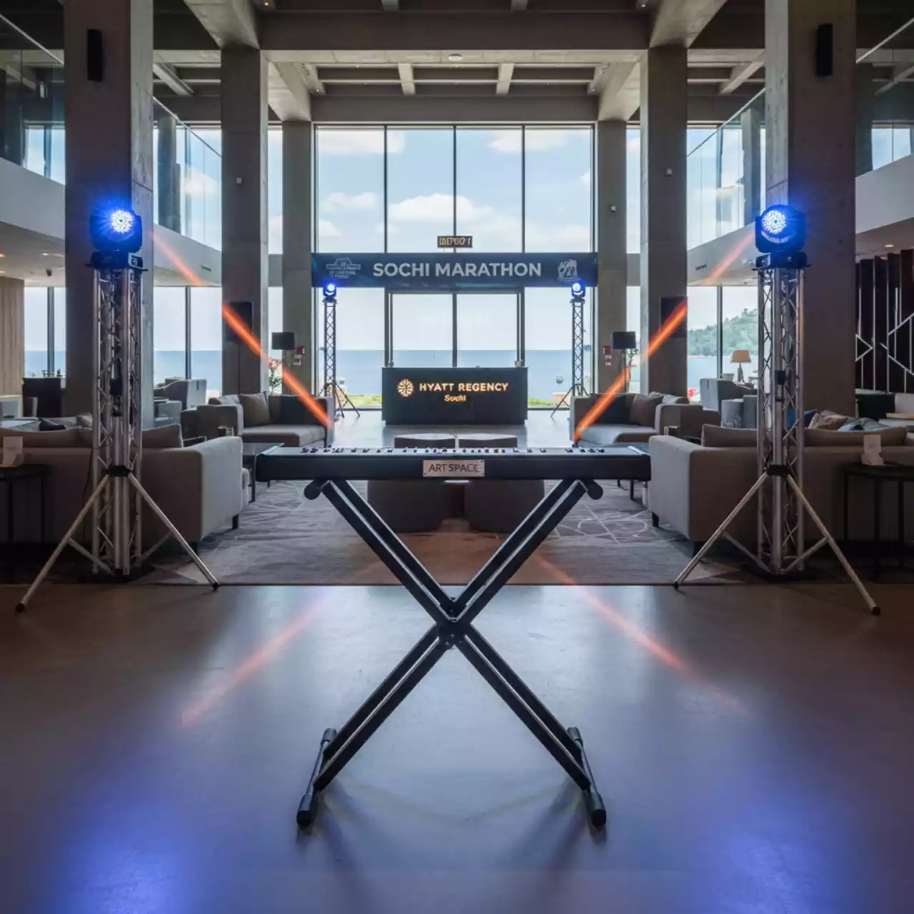 Аренда Подставка Hercules KS 240B в отеле Hyatt Regency Sochi — ART SPACE