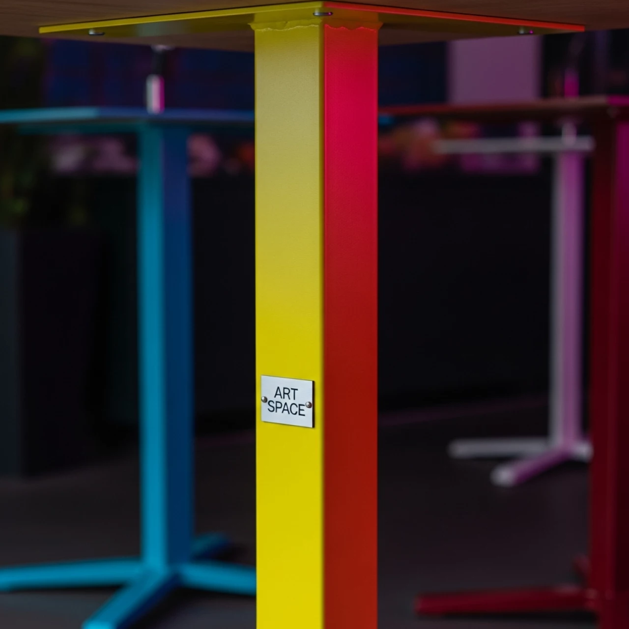 Аренда Подстолье 0882EM в ресторане «D.O.M» — ART SPACE