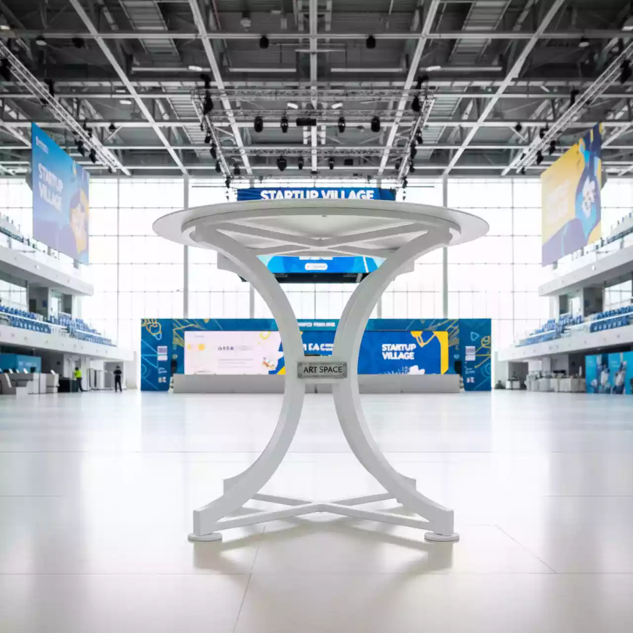 Аренда Подстолье 4019W белое в ледовом дворце «Роза Хутор» — ART SPACE