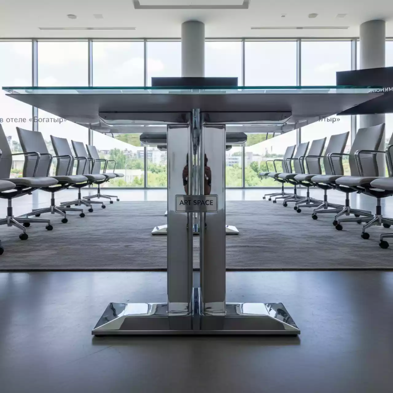 Аренда Подстолье хромированное 1259EM в отеле «Богатырь» — ART SPACE